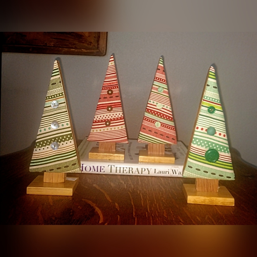 Contemporary Christmas Tree Decor